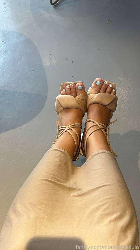 wanna come closer, pet? I want you to lick my feet soles!

#fyp #heels #goddess #mistress #toes #pedicure #femdom #findom #luxury