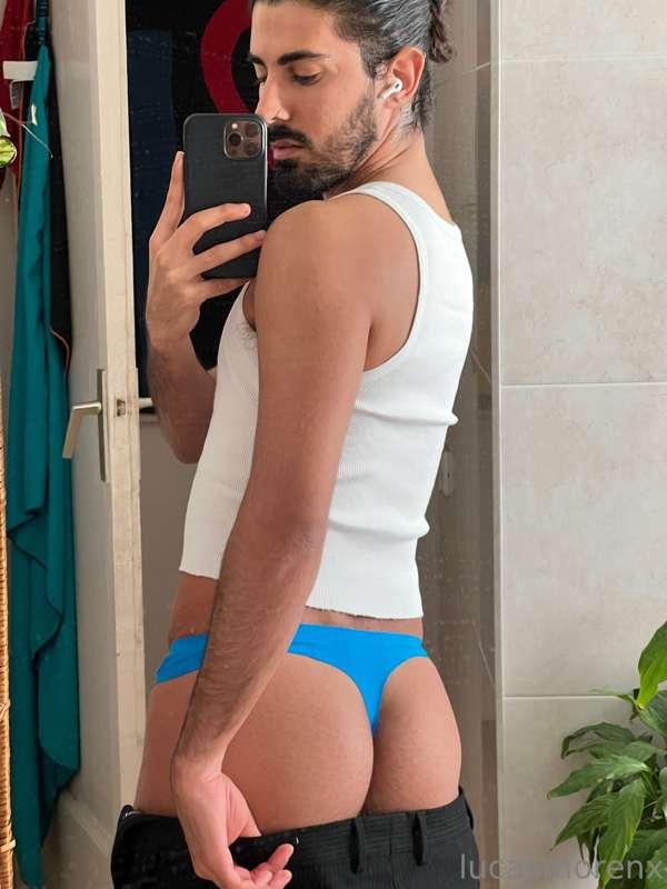 Feeling sexy with my new thong 🔥