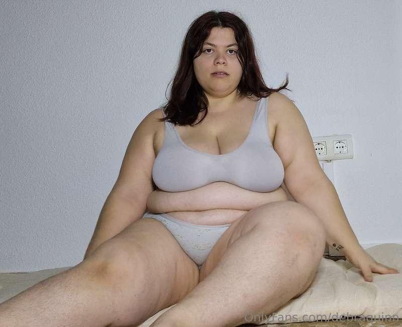Unas fotitos al natural con sujetador deportivo y braguitas 