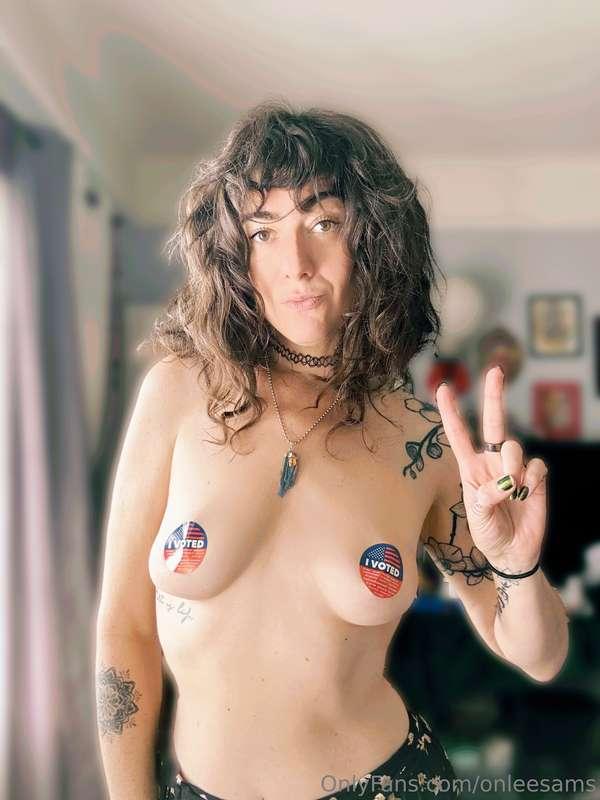✌️doing my civic duty 😽