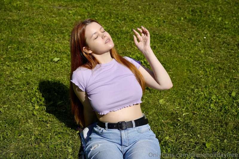 I'm sunbathing in the sun, but I'd like topless😏