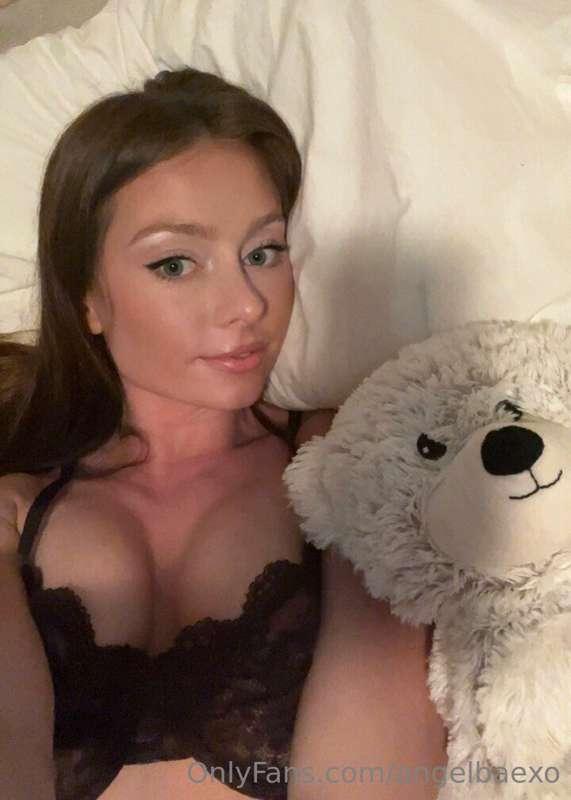 Do you sleep in pajamas or naked? 😝