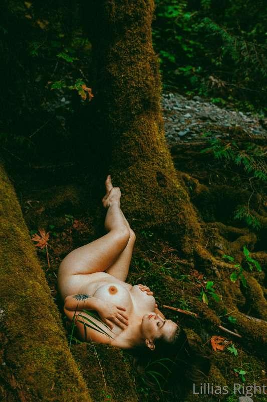 It’s all about the boob grabs photos by @godsavecarolynjea