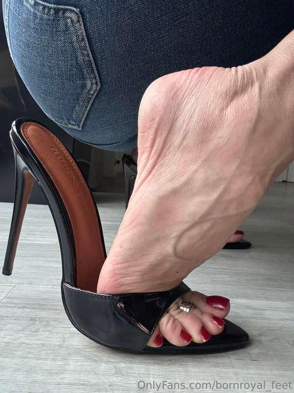 bornroyal_feet image #2