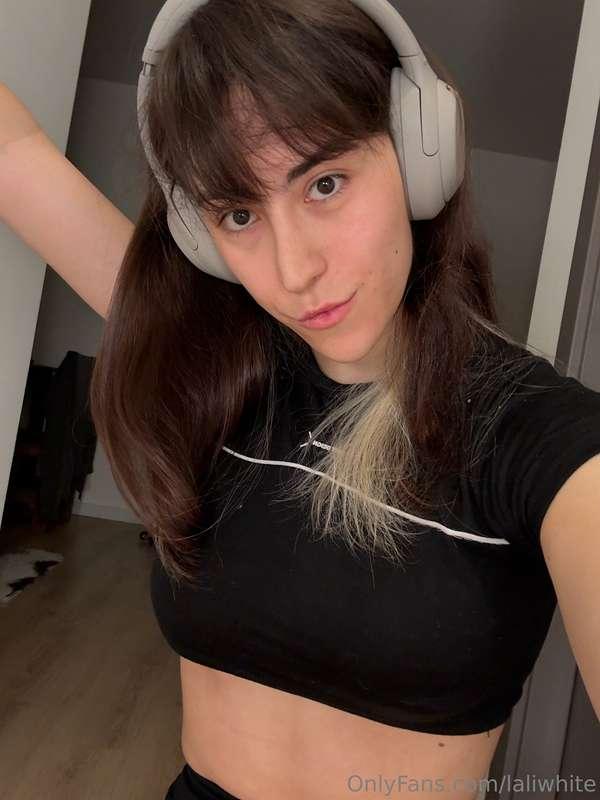 Wearing this to work out… or work you up? 👀