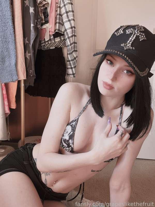 Follow for daily posts and messages #fyp #findom #skinny #emo #skatergirl #gamergirl #girlfriend #fantasy 