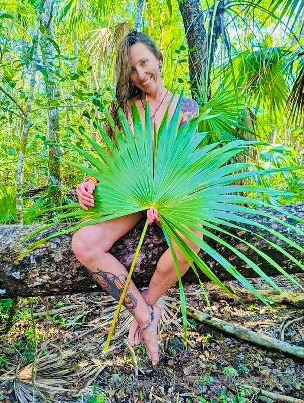 Naked in the jungle, take me back! 🌴