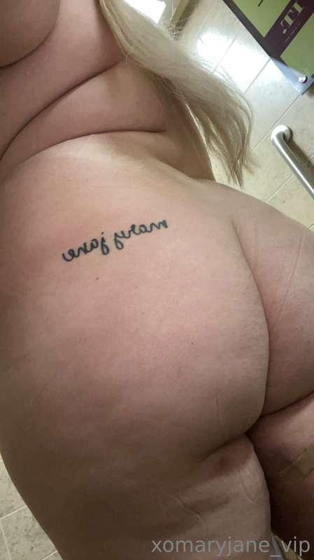 Wouldn’t you love to cum right on my tattoo?😜