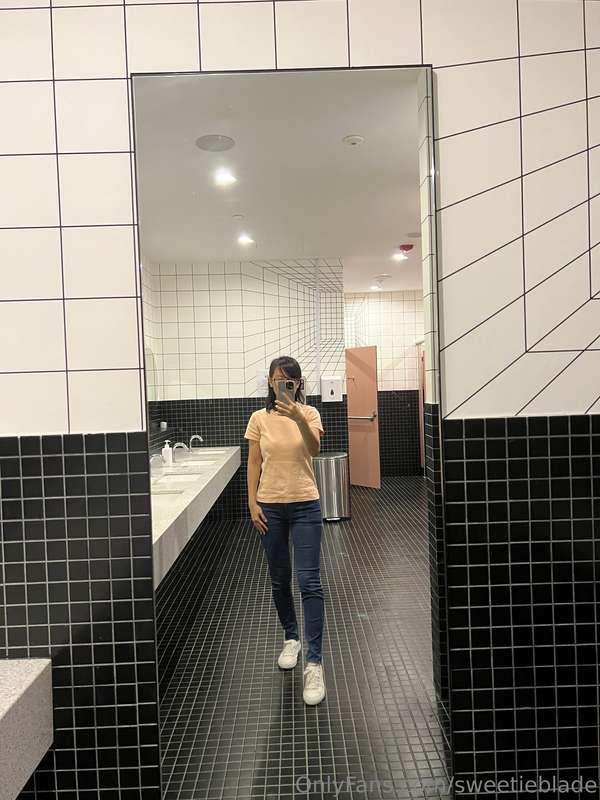 The first OOTD of 2024!

#OOTD: #Uniqlo shirt & jeans

Lunch..