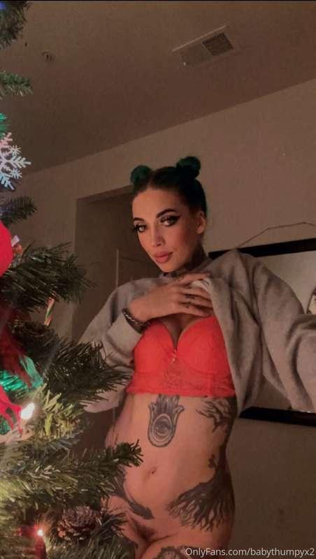 just mommy putting some presents under the tree🎄💕