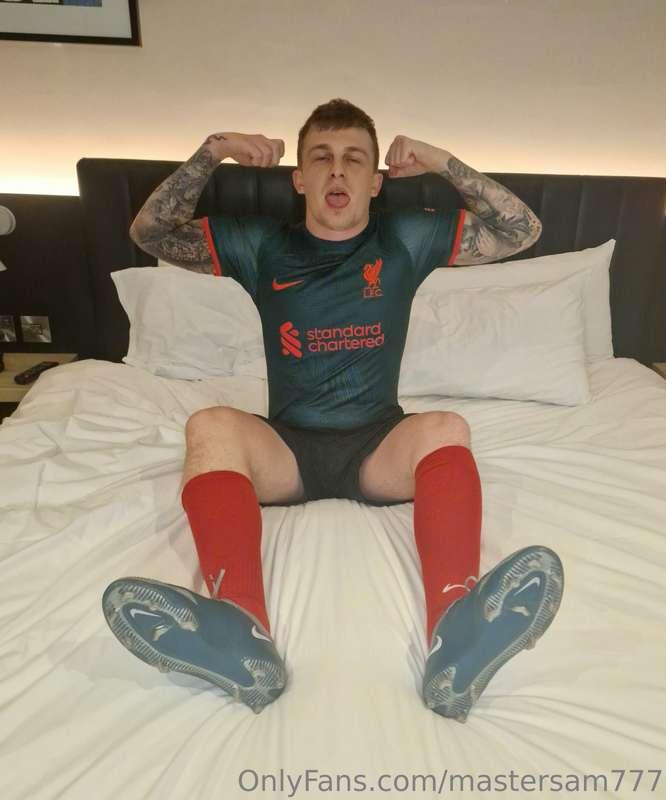 That smell after a footy game takes over your mind 👅
