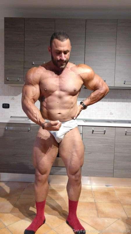 50 likes for my abs Tip 5$ if u want see my naked Pic 😋😈