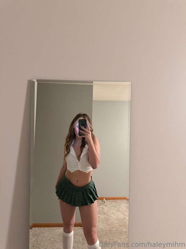 I just love how I look in this outfit