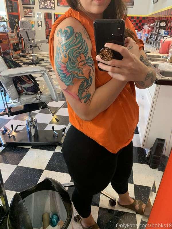 another tattoo seshhh today 🖤
