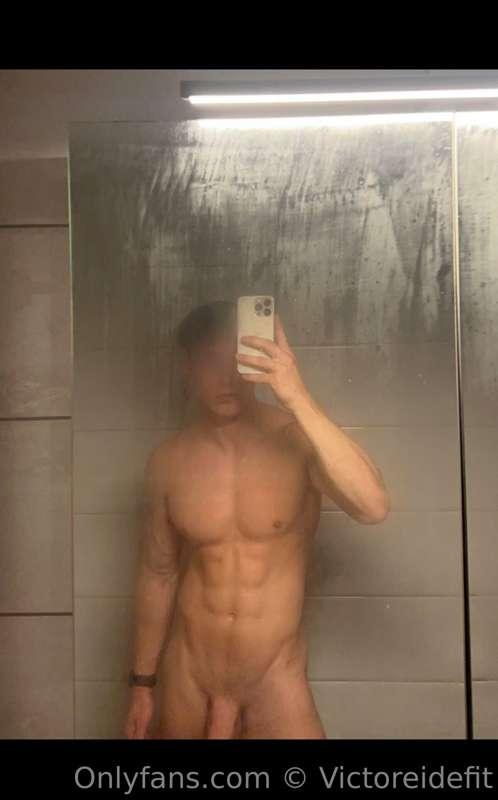 Come join the shower🚿💦