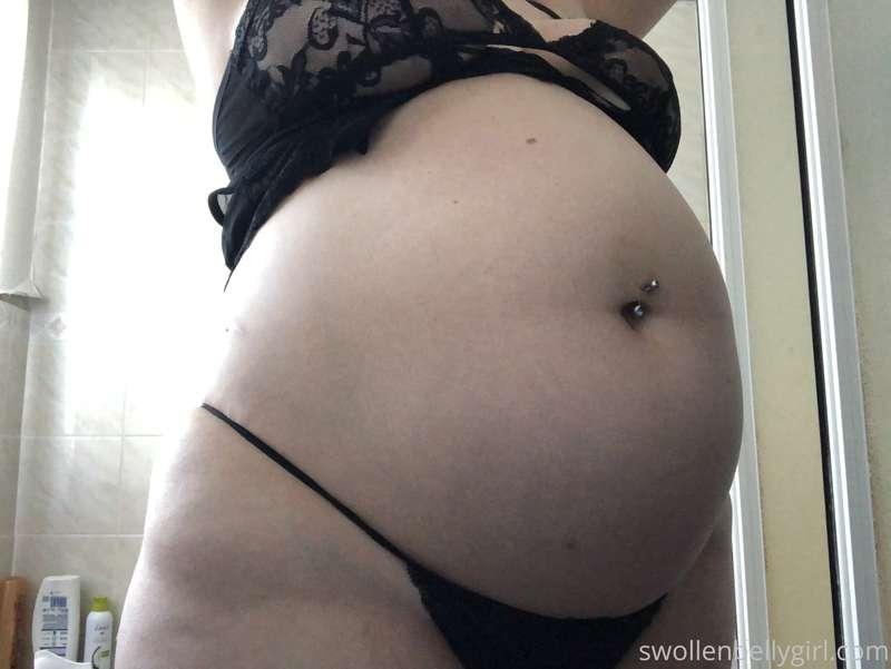 Ooh I just love a huge, round, heavy, water-filled belly!  I..