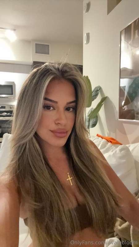It was time to freshen up the hair 💆🏻‍♀️ How do we like it??