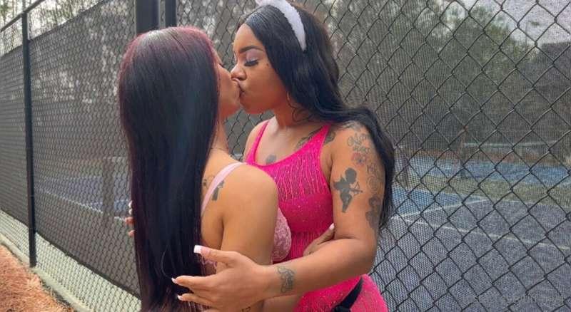 Naughty lesbian bunny video dropping tonight UK 🇬🇧 time🩷🐰 
@..