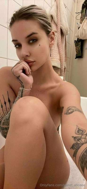 Don’t say a word: take a washcloth and shower gel🛁