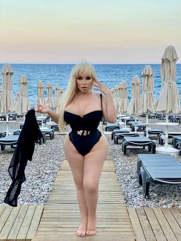 I lost 20 kilos ever since this pic ! I feel and look much b..