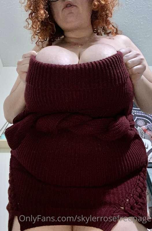 Do you like my dress? It’s actually a sweater 🙊😜