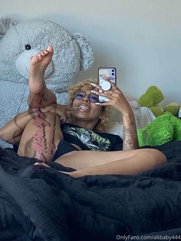 and scroll to see me show u my pussy!!! she is v cute + some..