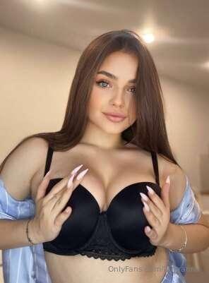 I'm @adriana_orlanda finally adult!!🥰 I love communication a..