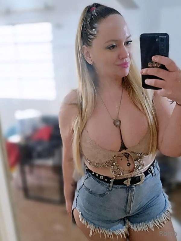 would you like to see my latest bundle? send me a dm 👅