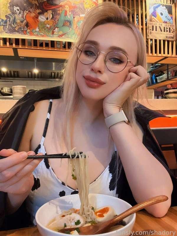 Hello!~ How is your day going?💞 I rarely go out, but this was a special occasion: I was invited to try the dishes at a new restaurant that was having a OnePiece themed day! 😍 This was my first time being invited to a review, so it was a new experience for me! 💃 I took classic ramen and a drink with an artificial heart in an ice cube ❤️‍🔥 It looked simply gorgeous! The ramen seemed too bland to me, but the eggs in it were just the tastiest, haha 😉