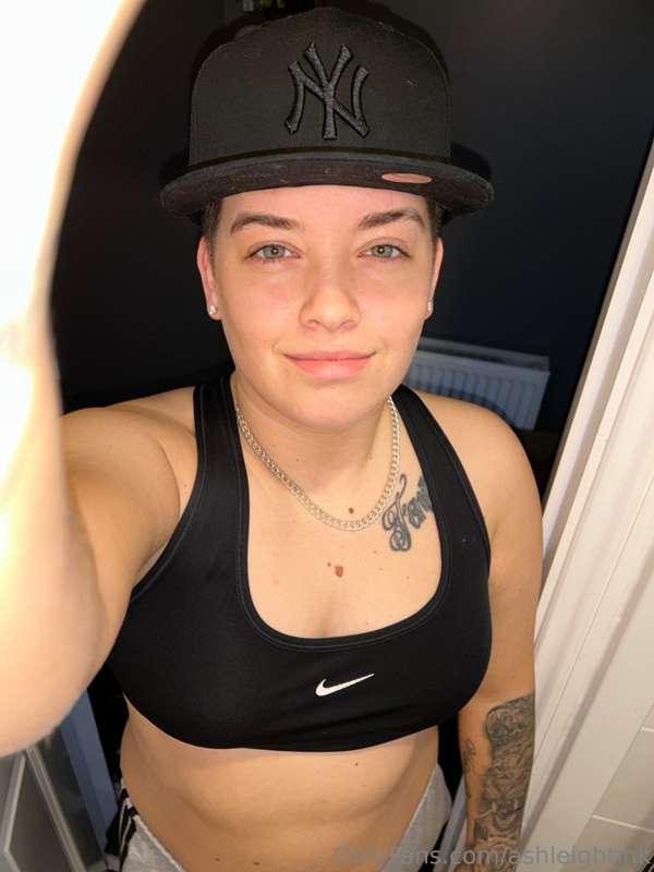 Omg babe my lesbian friend has just made a Onlyfans page 🫣😈👇..