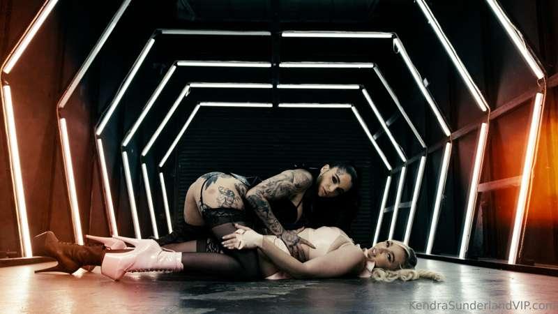 Me and @leighravenx  got so fucking nasty 😈 make sure to DM ..