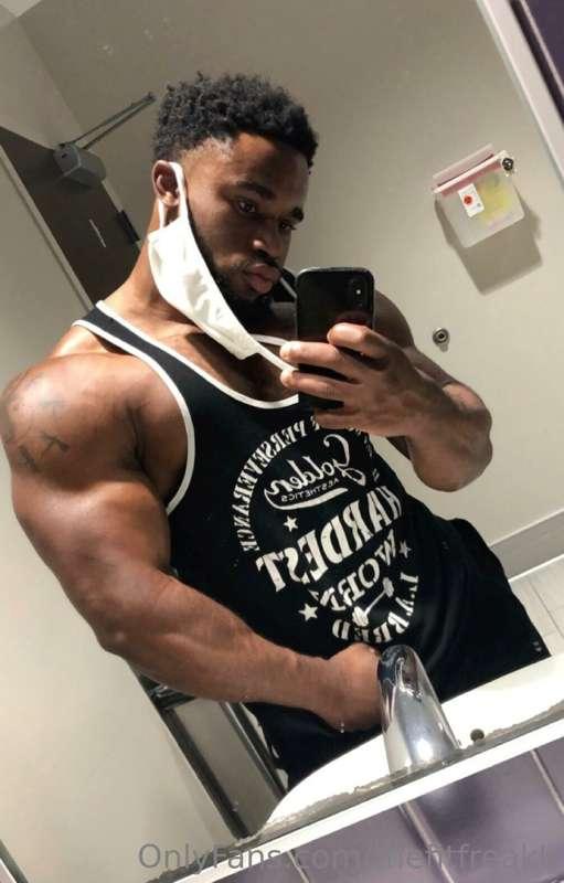 Do my muscles intimidate u or would u feel safe with me 🤔☺️