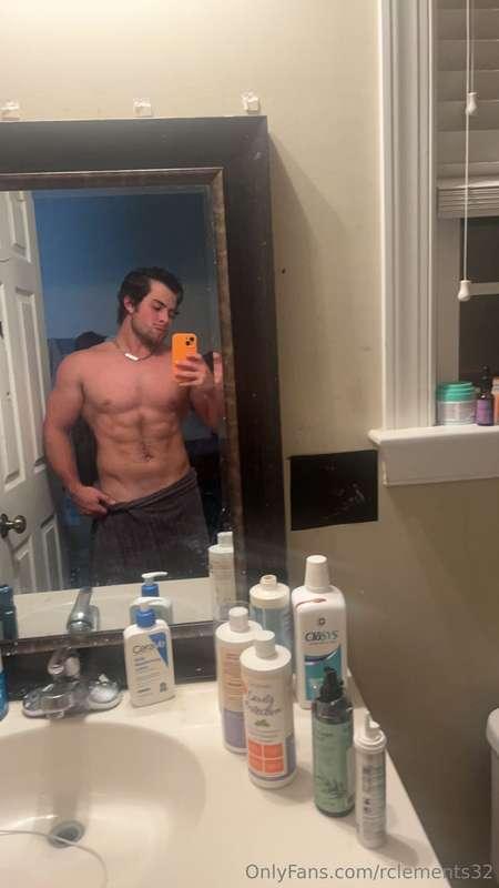 getting more shredded by the day😩😍