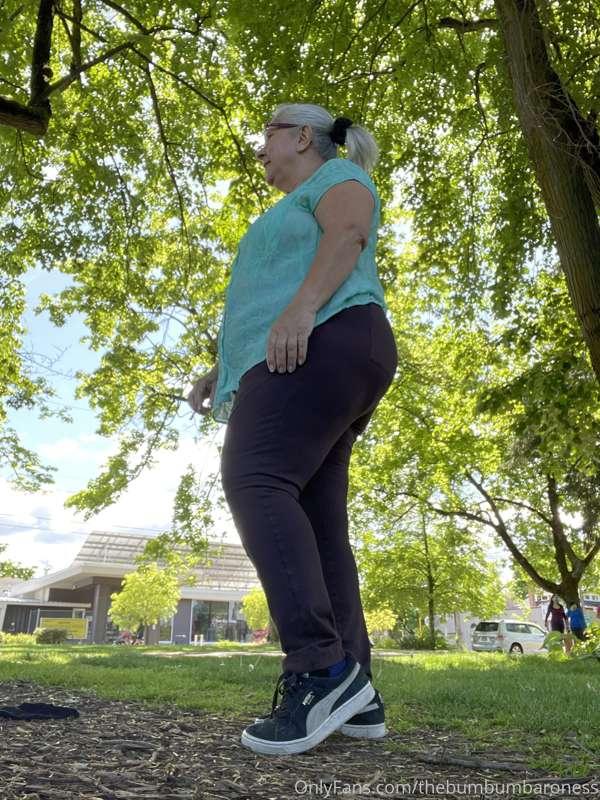 thebumbumbaroness image #0