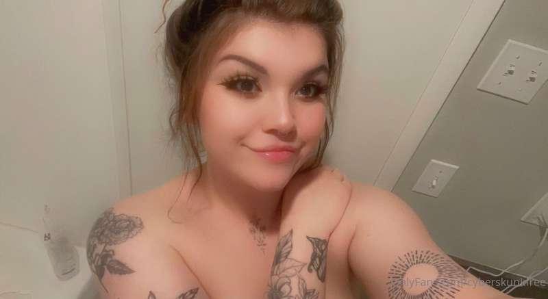 wanna spend the night with me? 🥰