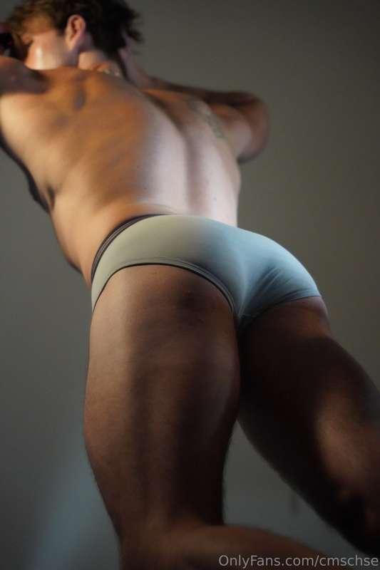Here’s all the booty and bulge photos ;)