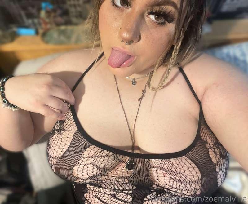 please, enjoy my big 18yo titties😅😏 
-
as a newer creator i’..