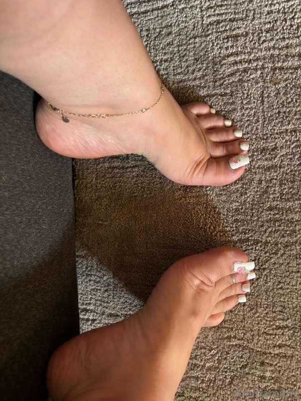 I need a pedi.. so we still liking black? Or should I pick s..