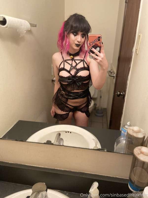 My tits look so cute in this tbh 🥺

Onlyfans.com/Sinbasedfre..