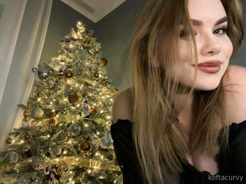 i have a little Christmas gift for you, wanna see it?😏🎁