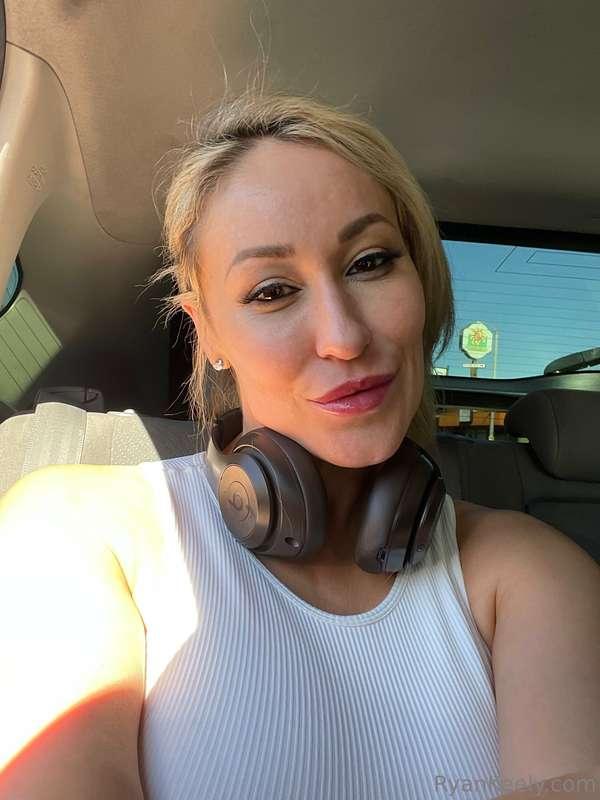 Tell me your new favorite podcast in the comments? I need a ..