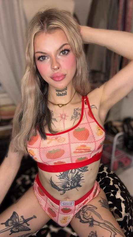 Too juicy to be this innocent... You hungry, baby?