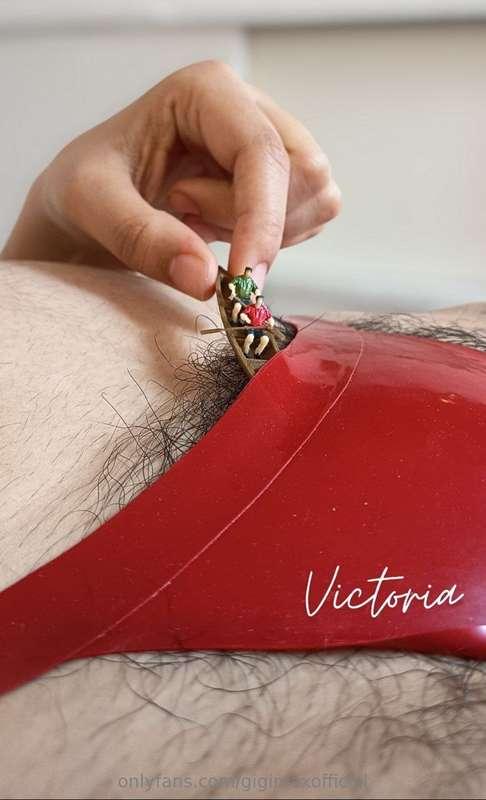 Every inch of my natural, hairy body is meant to be admired ..