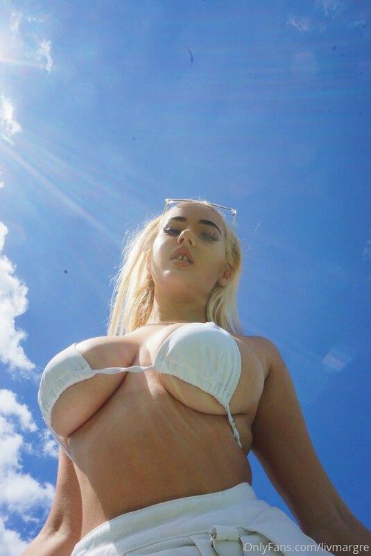 Sub to my vip for the full nude photo shoot on the tennis co..