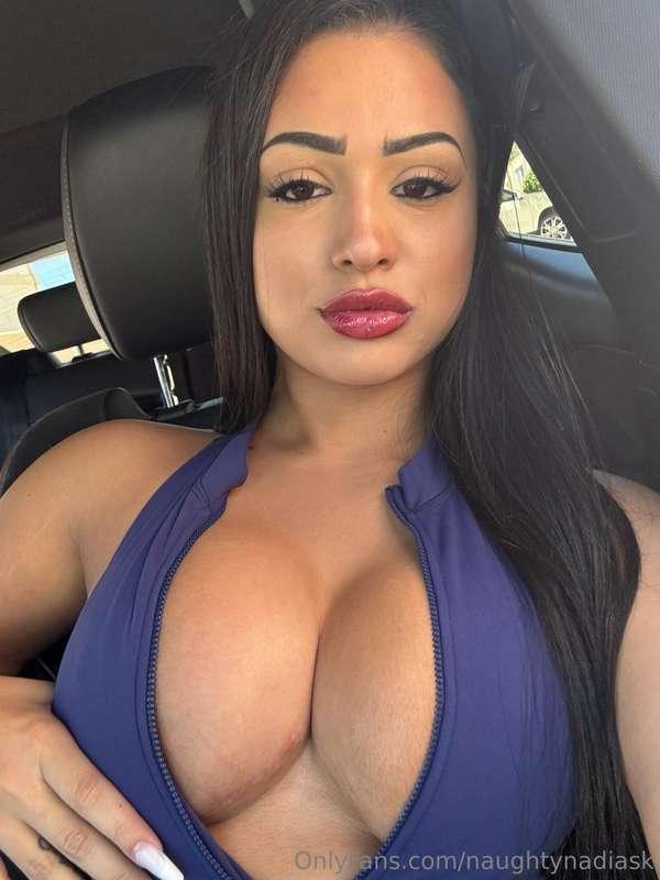 Cum help me zip it? Up or down… whichever way you want 😇