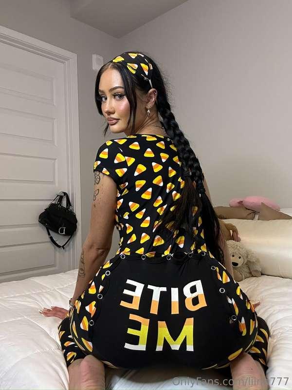 Wanna bite it? 🍑