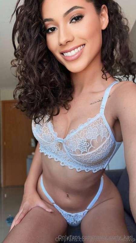HOT LATINA BABE @itsbeatrizalmeida 🤤🍓 SHE'S VERY WET RIGHT N..