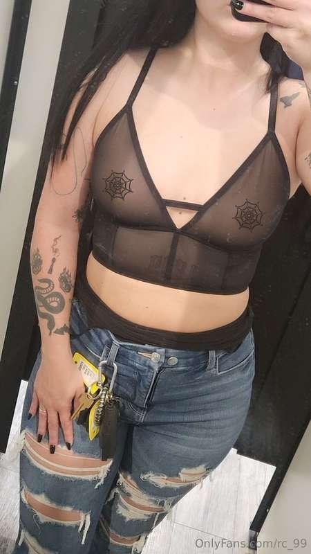 Who dosent love a see through shirt 🤤