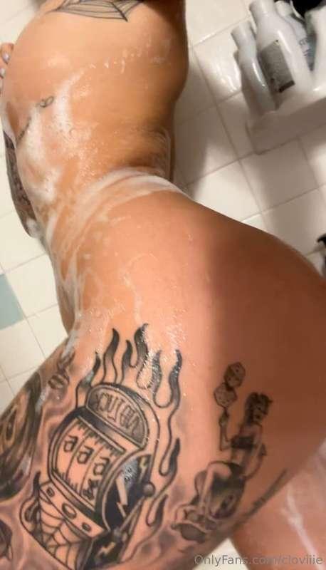 Screenshots from this super sexy shower video I’m sending ou..