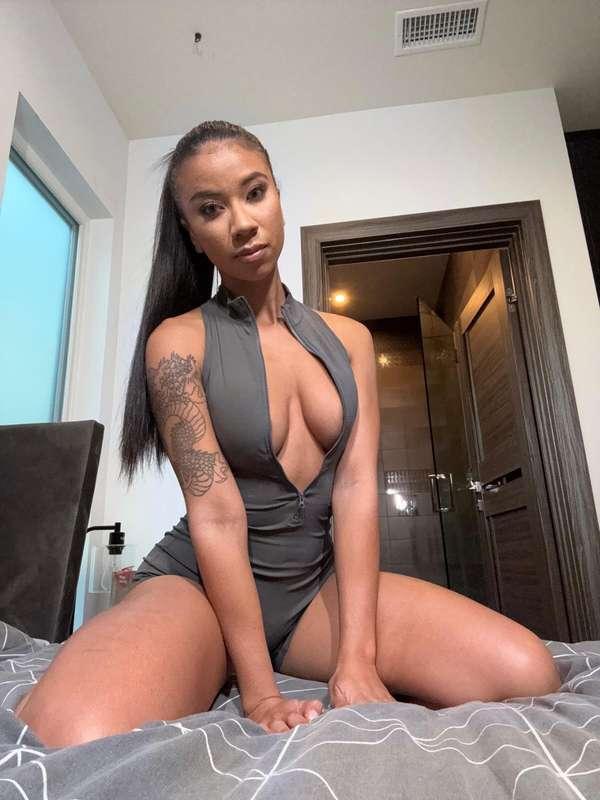Could you imagine me titty fucking you in this outfit 👀